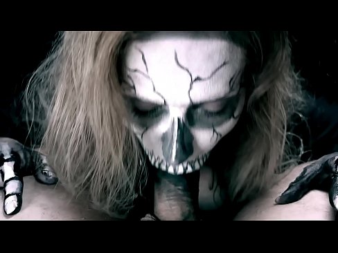 ❤️ Demonska djevojka siše kurac svojim crnim ustima i guta spermu. ❤️❌ Domaći porno na bs.sexuria-net.ru ❌❤