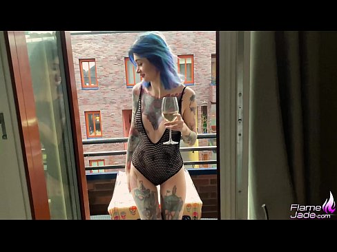❤️ Sjajna djevojka sisa gutljajem i strastveno jebe pod otvorenim nebom ❤️❌ Domaći porno na bs.sexuria-net.ru ❌❤